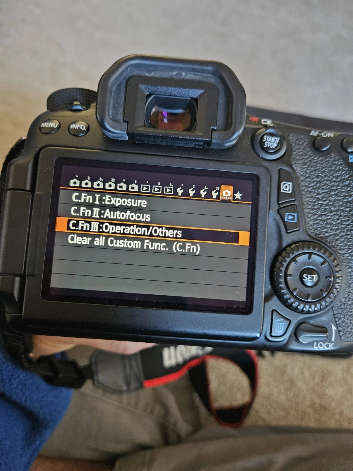 Cámara digital Canon EOS 70D (Wi-Fi) de 20.2 MP con lente 50mm, cargador y bolso original.