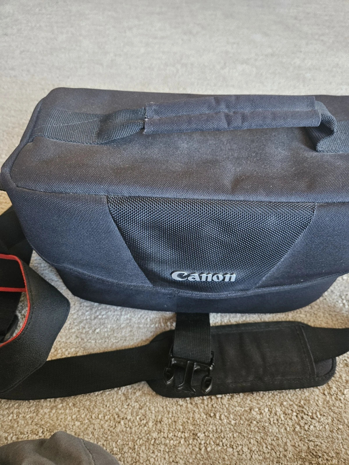 Cámara digital Canon EOS 70D (Wi-Fi) de 20.2 MP con lente 50mm, cargador y bolso original.