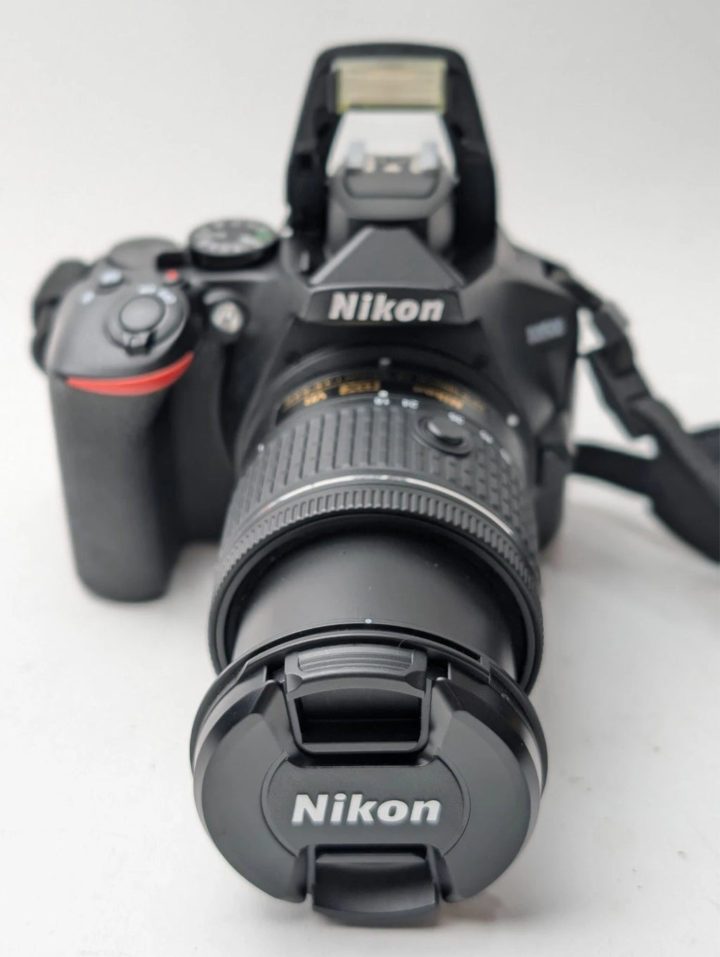 Nikon D3500 con lente VR de 18-55 mm