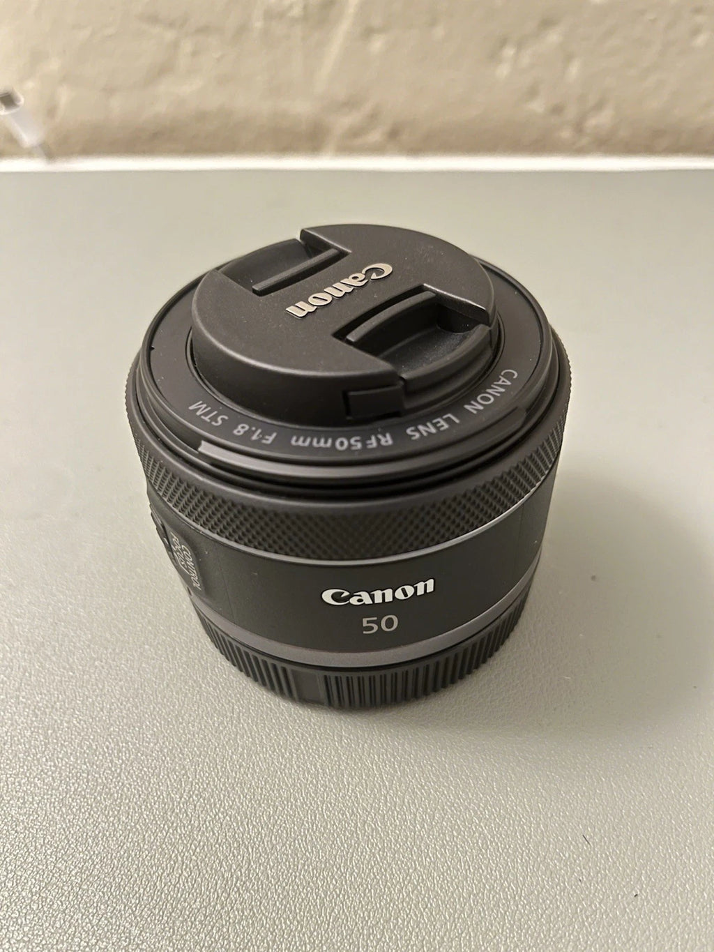 Lente Canon RF 50mm F1.8 STM