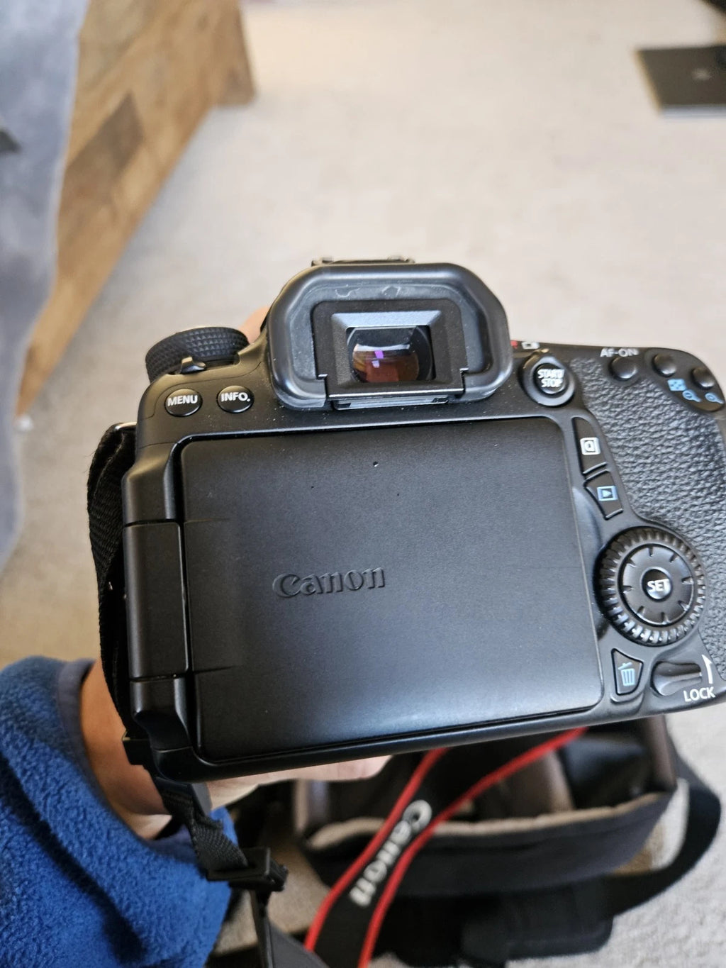 Cámara digital Canon EOS 70D (Wi-Fi) de 20.2 MP con lente 50mm, cargador y bolso original.