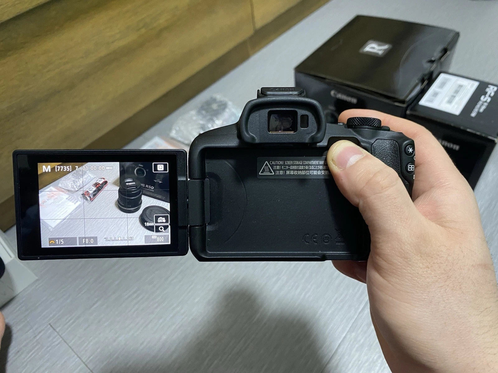 Cámara mirrorless Canon EOS R50 con lentes 18–45mm y 10–18mm