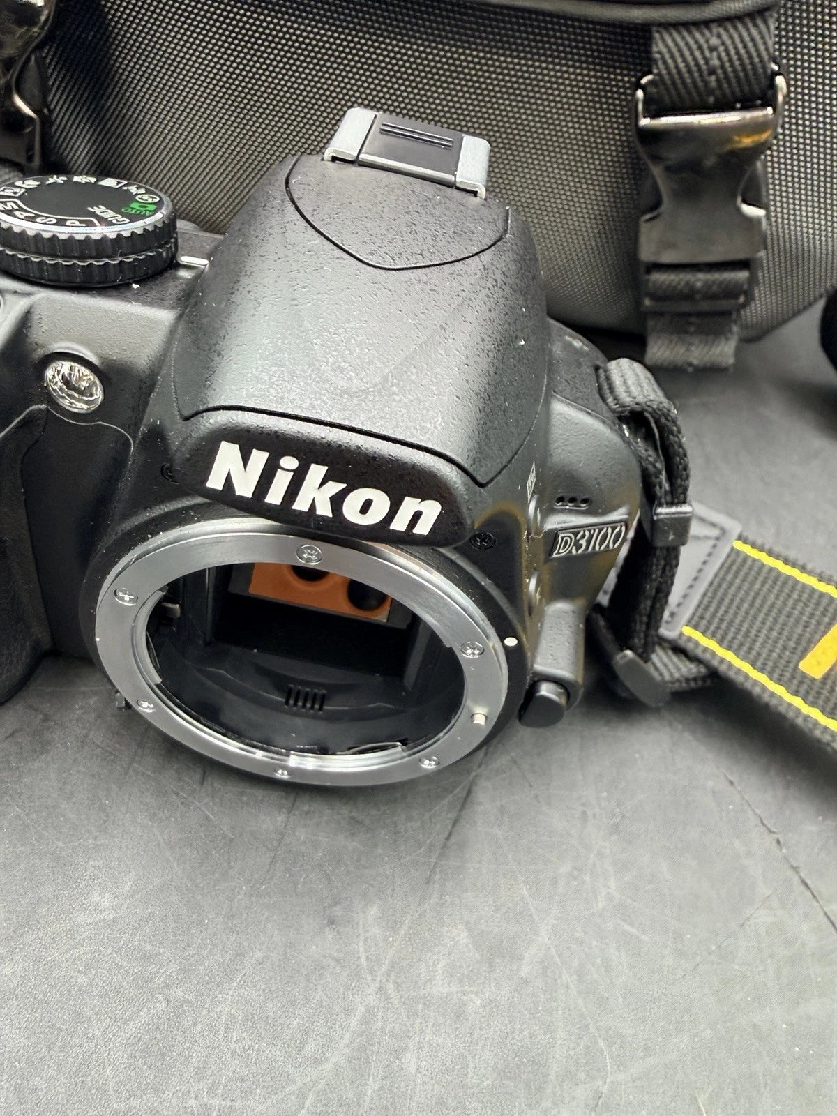 Nikon D3100 Cámara DSLR + lente AF-S DX NIKKOR 55–200mm VR.