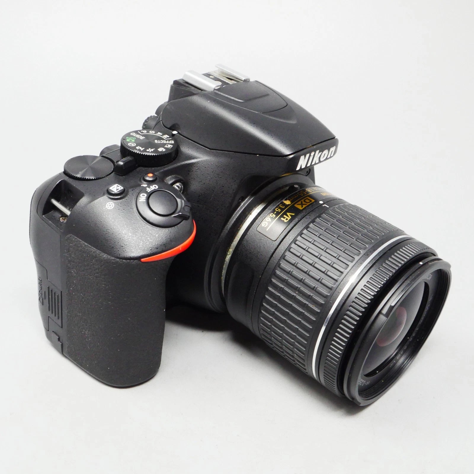 Nikon D3500 de 24,2 MP con kit de lente VR de 18-55 mm