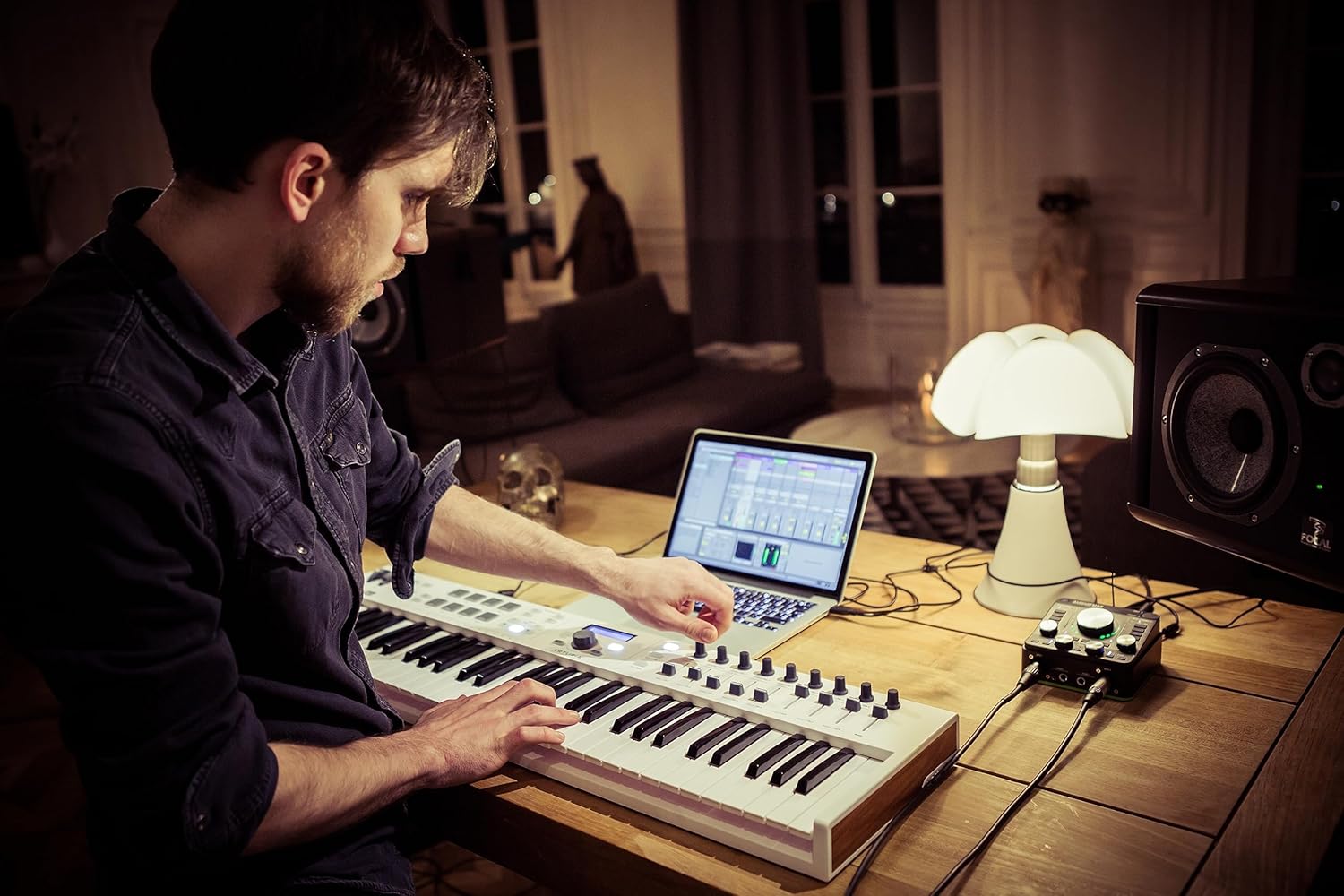 Arturia KeyLab Essential mk3 - Controlador de teclado MIDI USB de 61 teclas con software Analog Lab V incluido