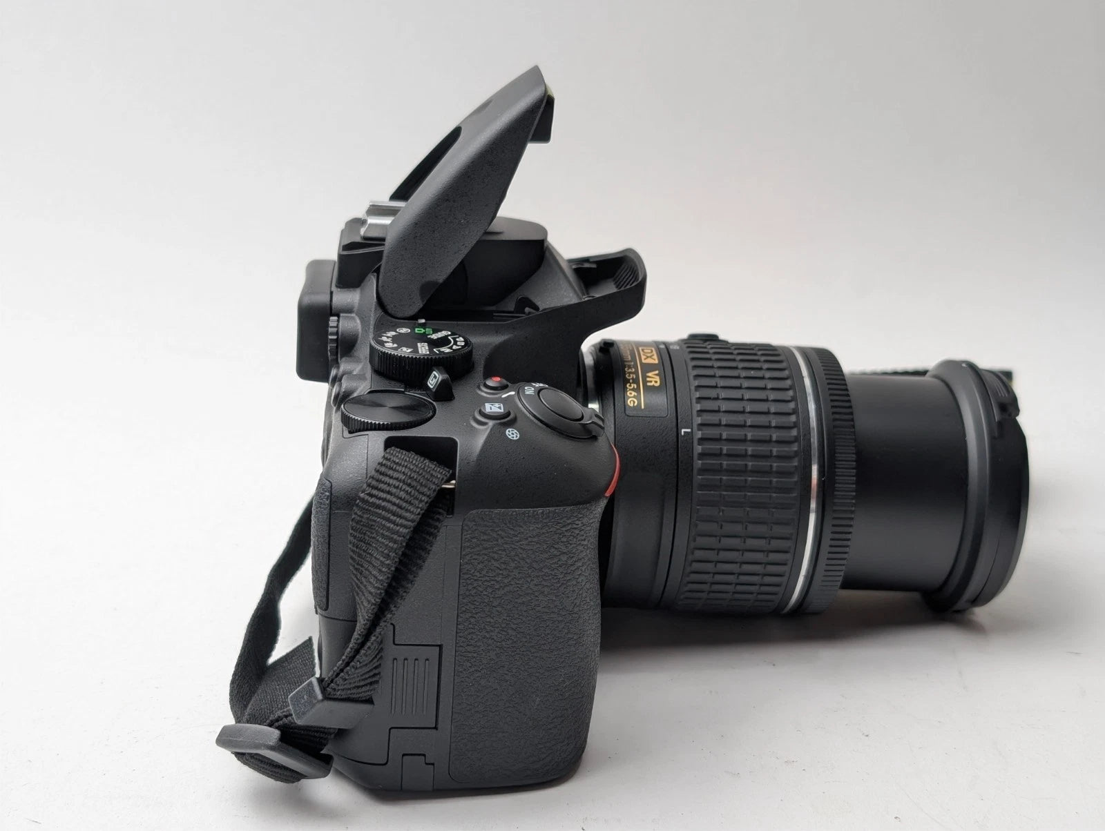 Nikon D3500 con lente VR de 18-55 mm