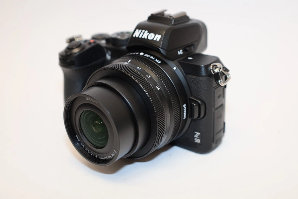 Nikon Z 50 con objetivo VR de 16-50 mm