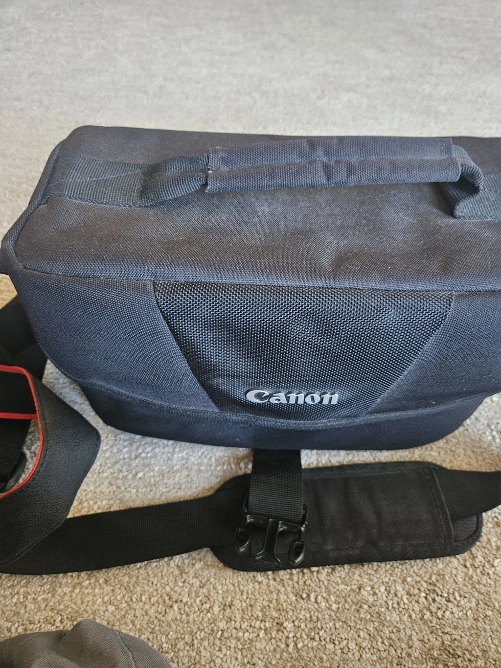 Cámara digital Canon EOS 70D (Wi-Fi) de 20.2 MP con lente 50mm, cargador y bolso original.