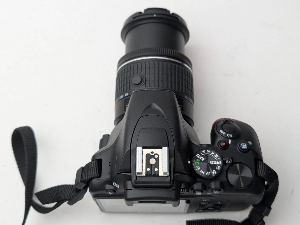 Nikon D3500 con lente VR de 18-55 mm