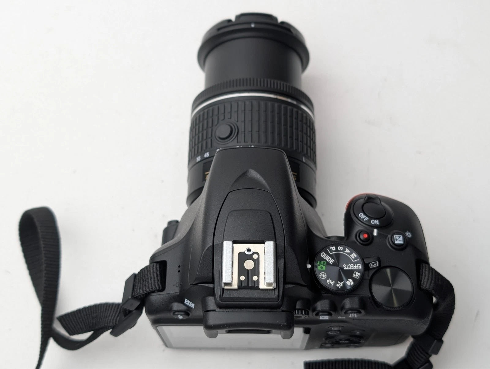 Nikon D3500 con lente VR de 18-55 mm