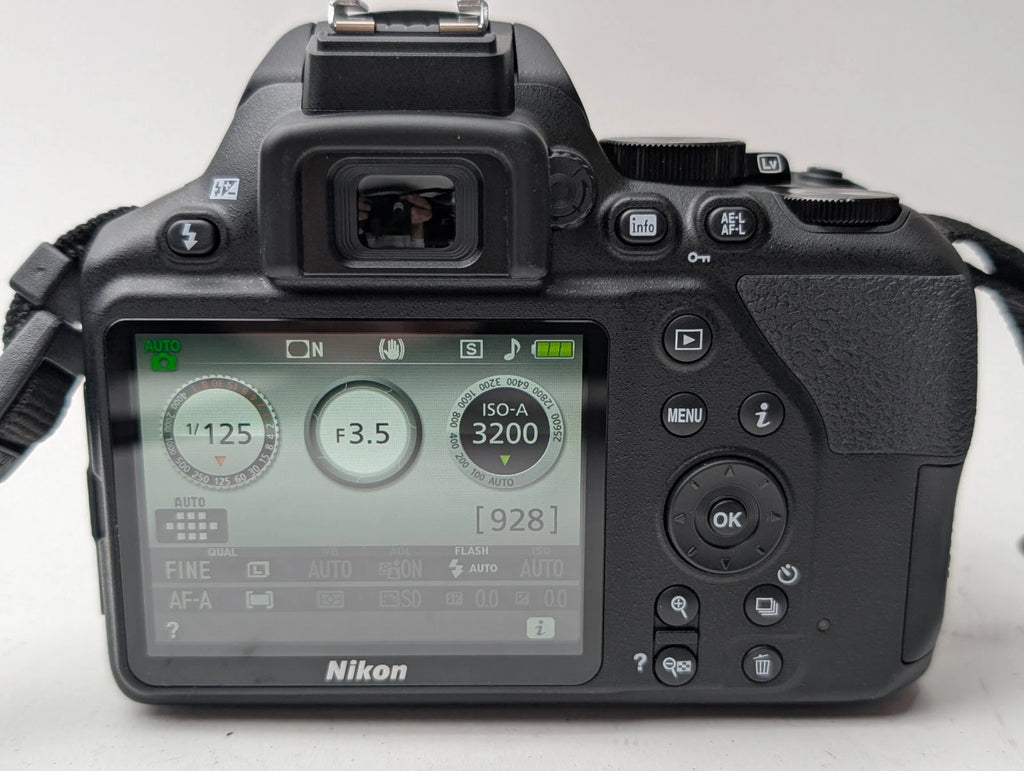 Nikon D3500 con lente VR de 18-55 mm