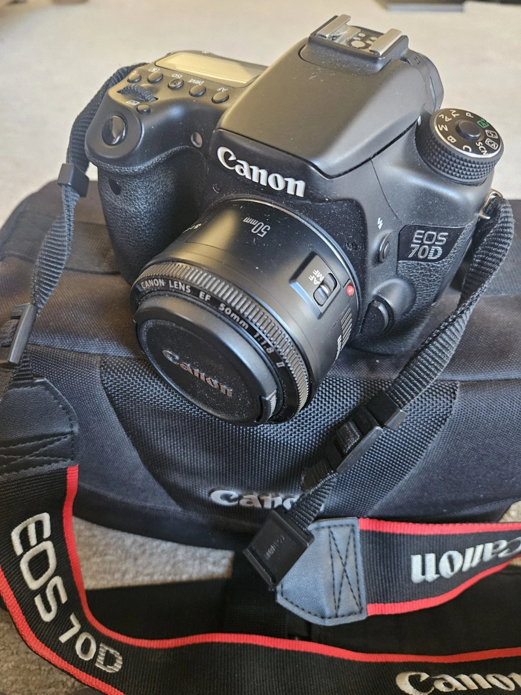 Cámara digital Canon EOS 70D (Wi-Fi) de 20.2 MP con lente 50mm, cargador y bolso original.