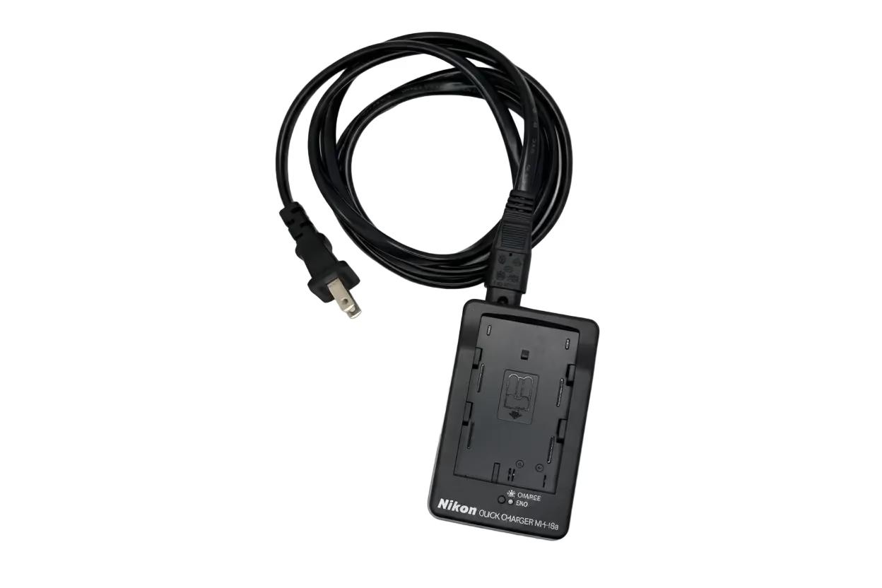 Cargador Nikon MH-18a