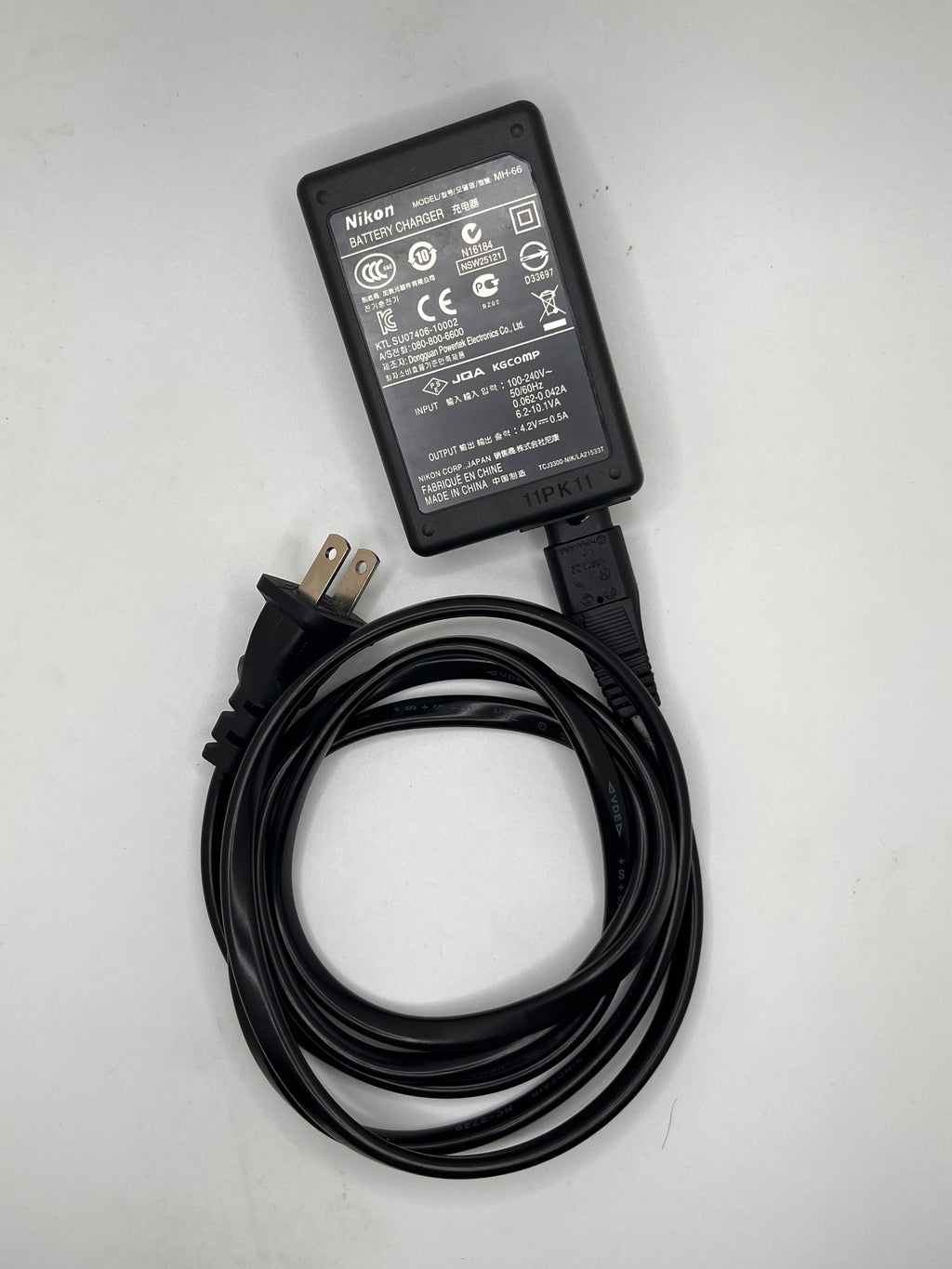 Cargador Nikon MH-66