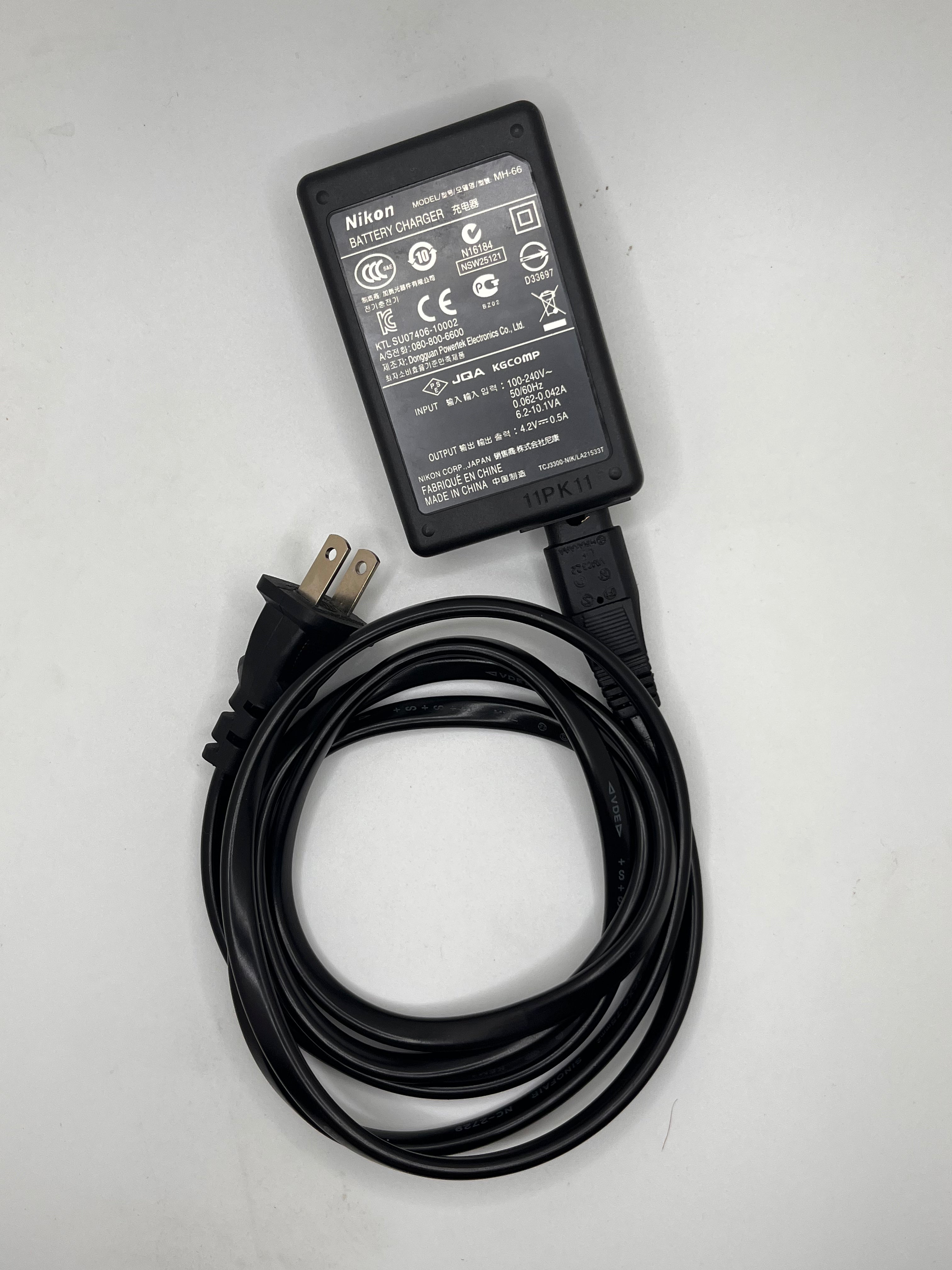 Cargador Nikon MH-66