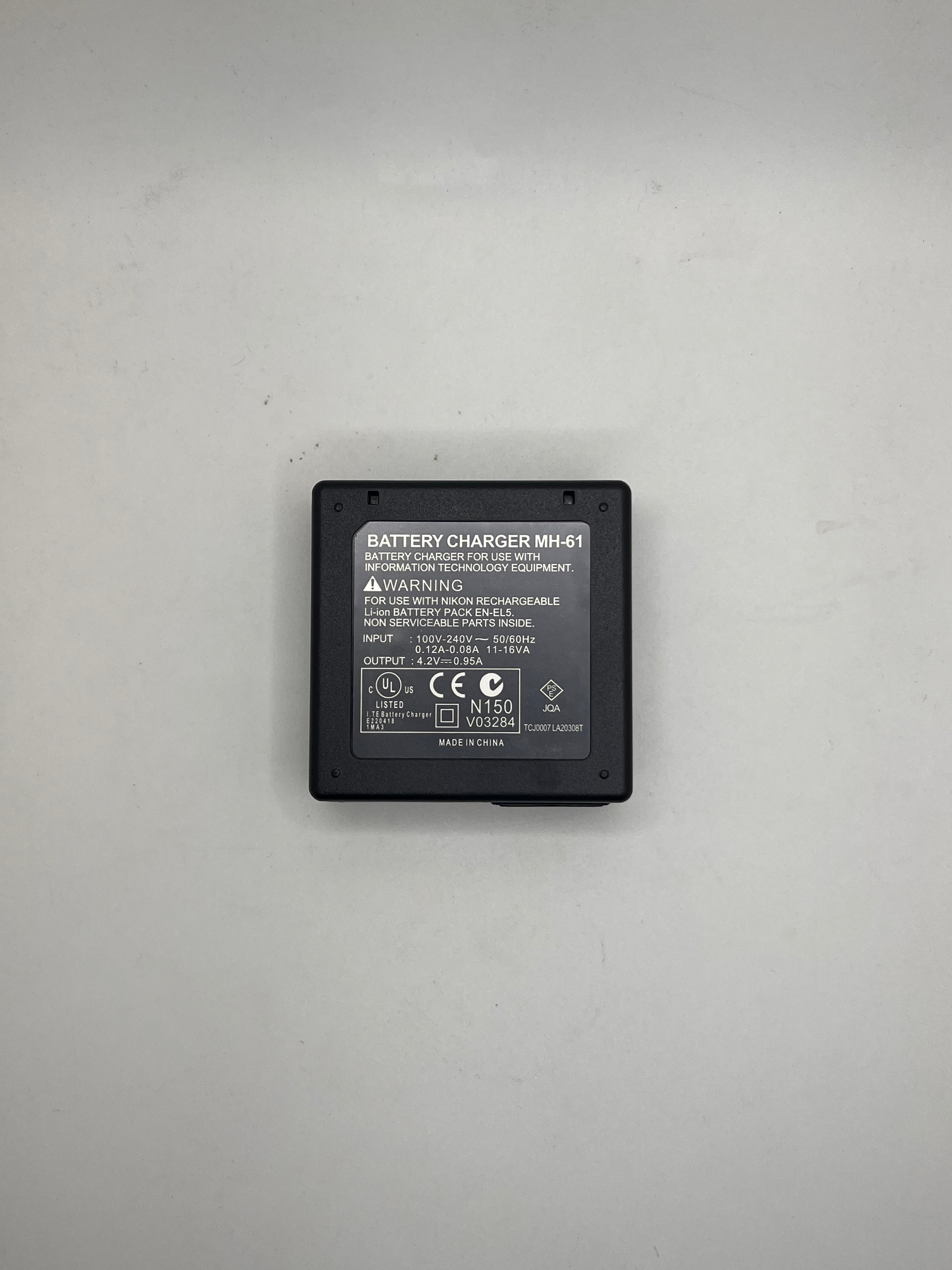 Cargador Nikon MH-61