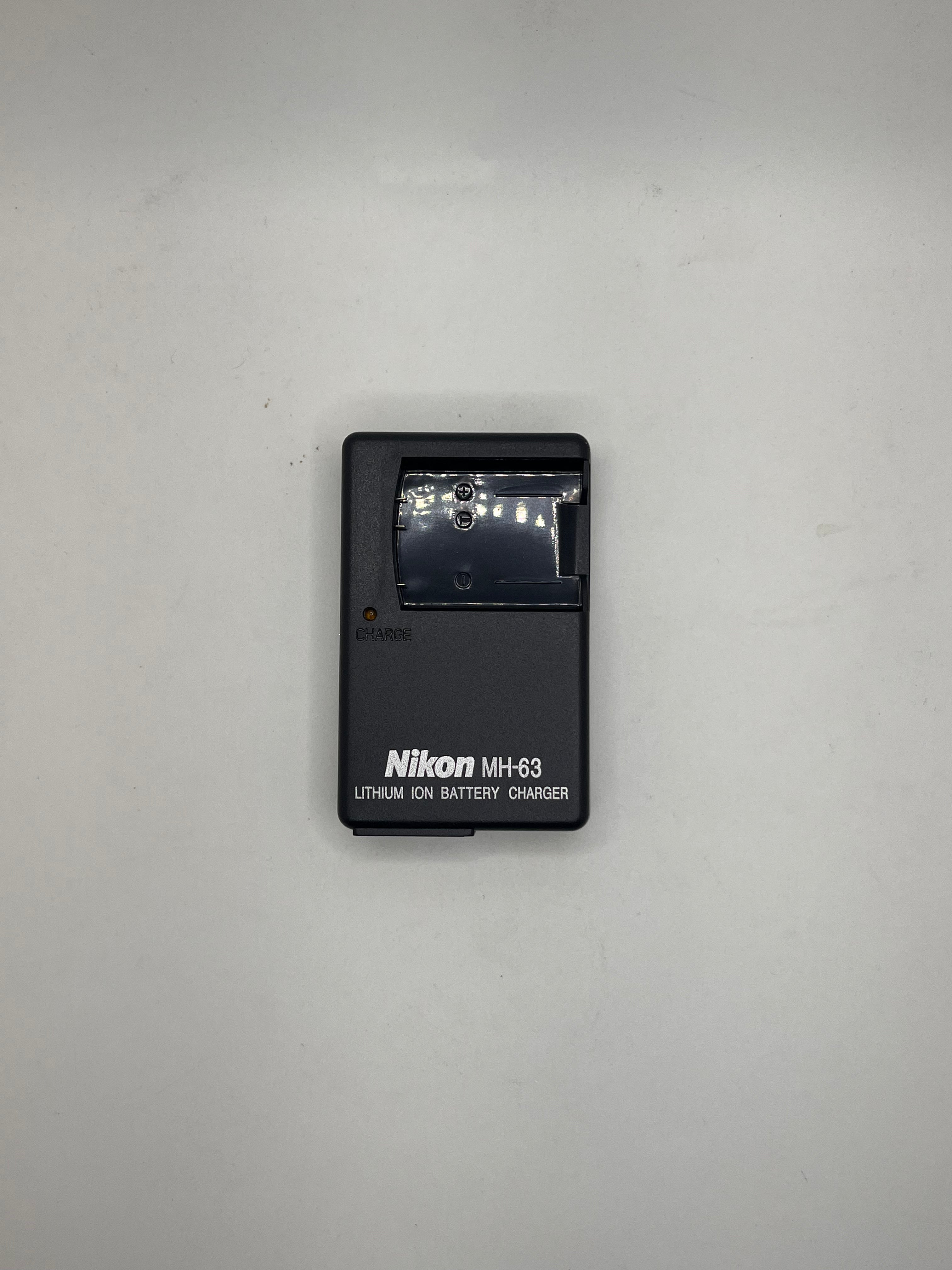 Cargador Nikon MH-63