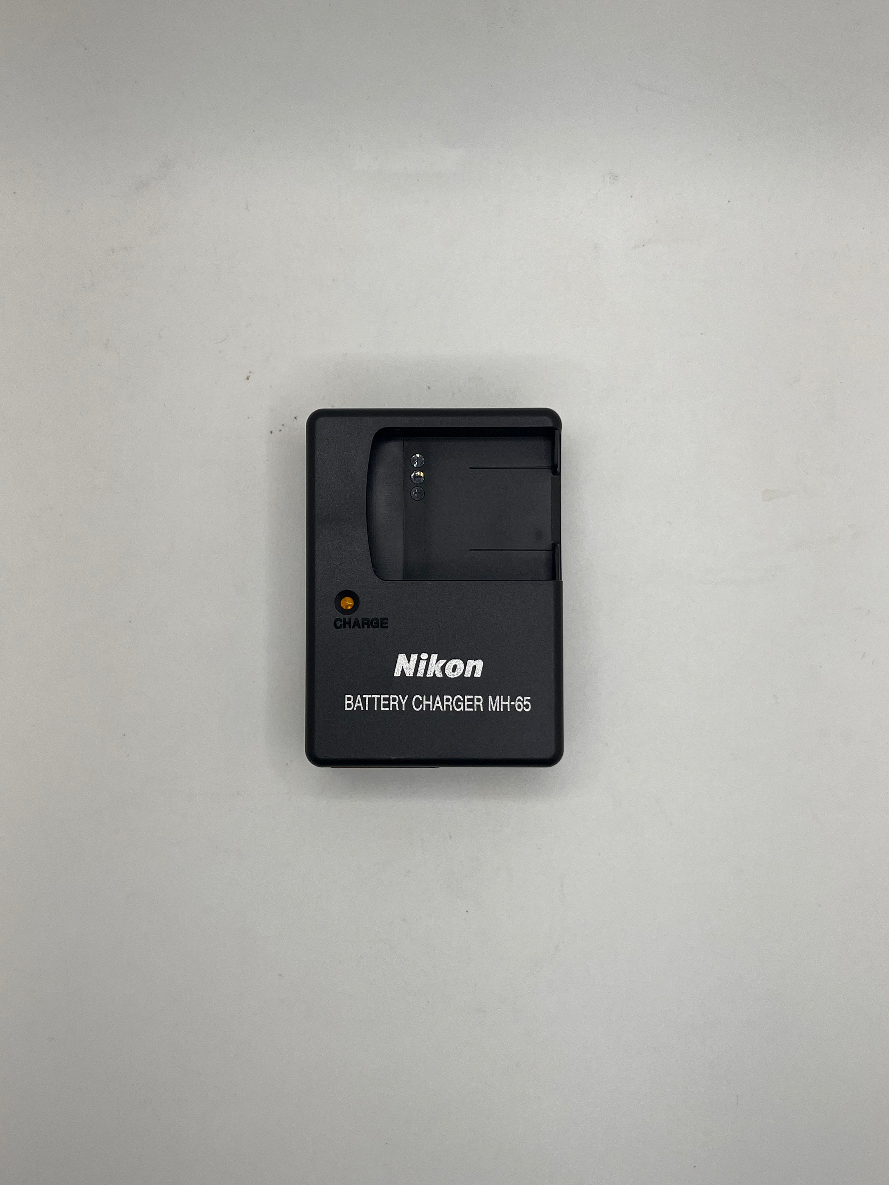 Cargador Nikon MH-65