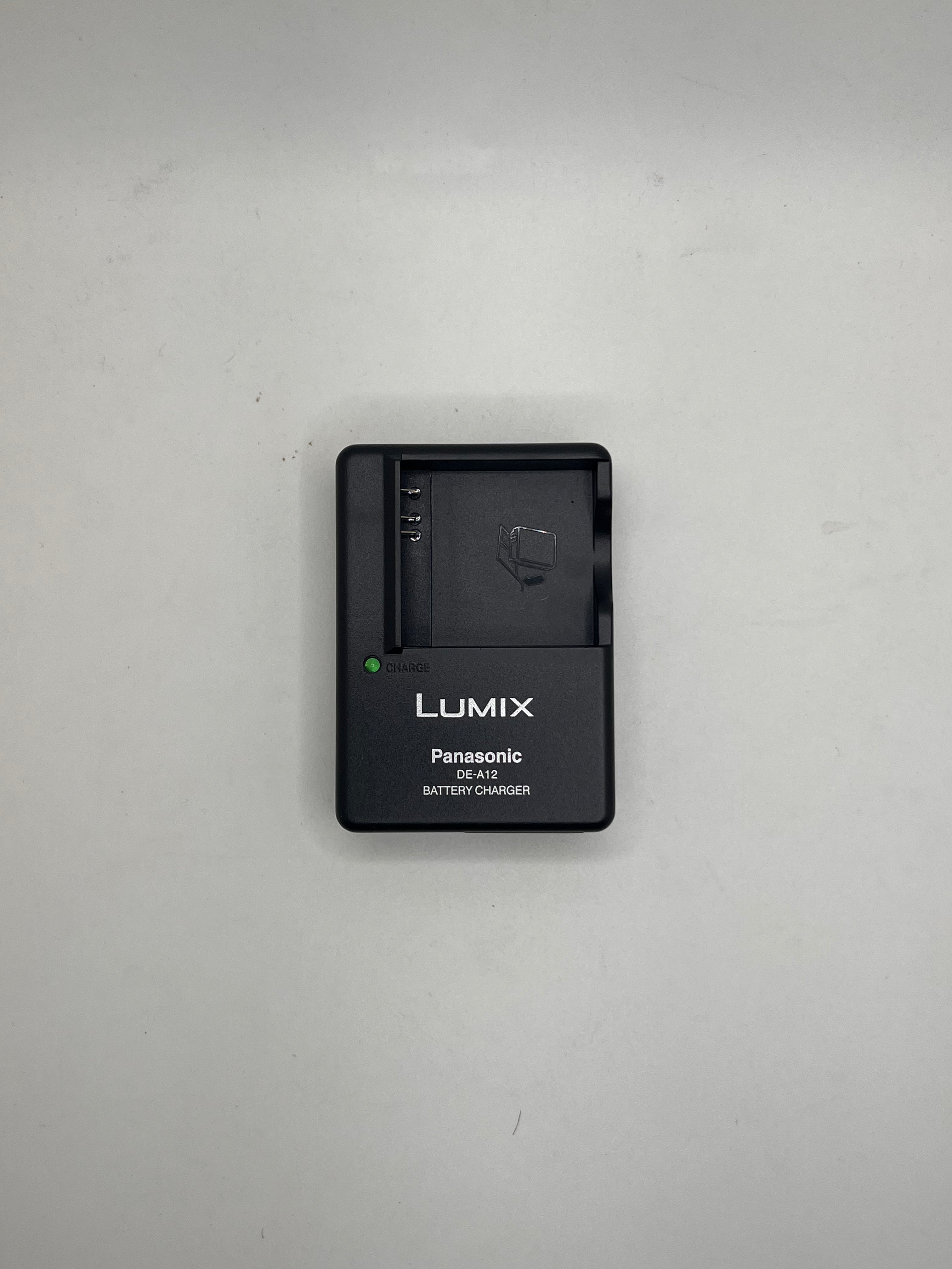 Cargador Panasonic DE-A12