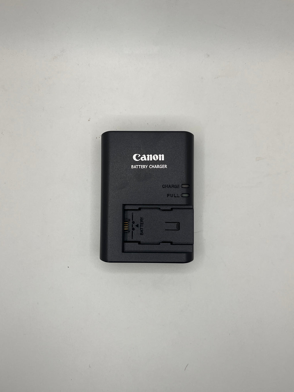 Cargador Canon CG-700E